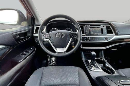 Predawn Gray Mica 2019 Toyota Highlander LE