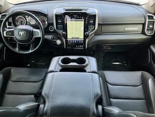 Photo 2 of 32 of 2020 RAM 1500 Laramie