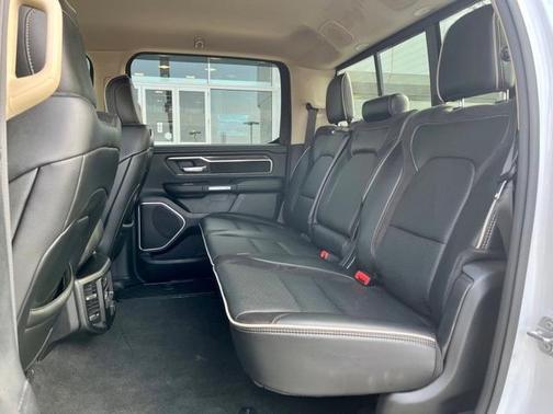 Photo 4 of 32 of 2020 RAM 1500 Laramie