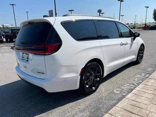 2025 Chrysler Pacifica Limited