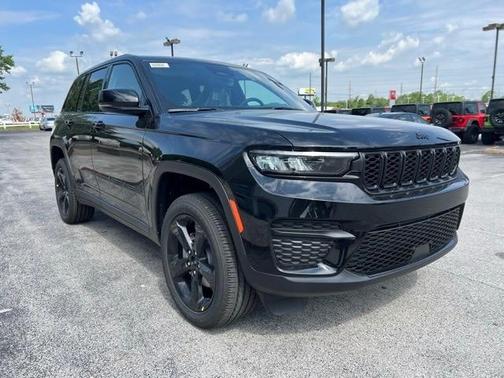 2025 Jeep Grand Cherokee Laredo