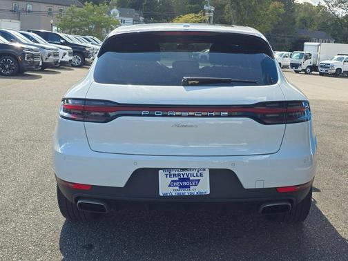 2021 Porsche Macan Base