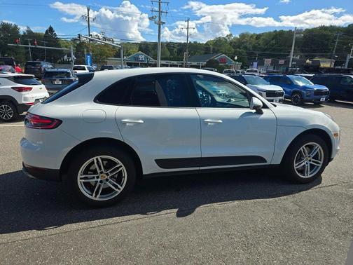 2021 Porsche Macan Base