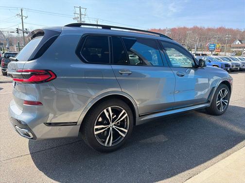 Skyscraper Gray Metallic 2023 BMW X7 xDrive40i