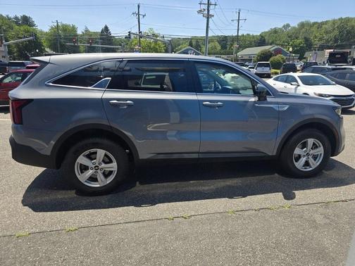 2022 Kia Sorento LX
