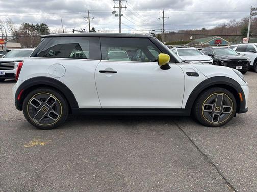 White Metallic 2024 MINI SE Hardtop Cooper