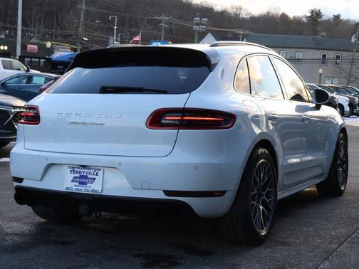 2018 Porsche Macan Turbo