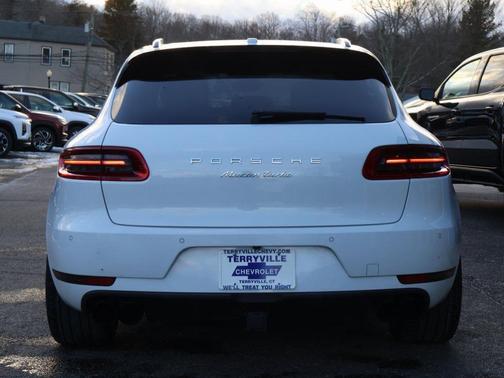 2018 Porsche Macan Turbo