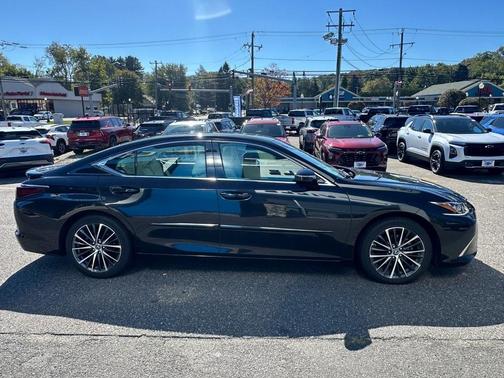 2022 Lexus ES 350 Base