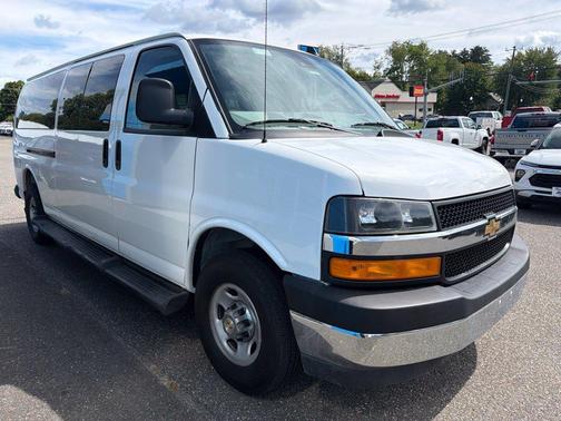 Summit White 2025 Chevrolet Express 3500 LT