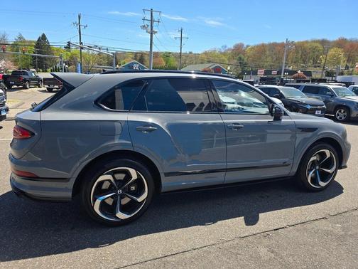 2023 Bentley Bentayga V8