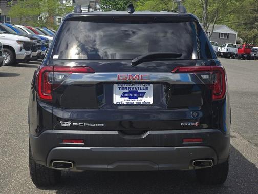 2023 GMC Acadia AT4
