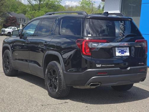 2023 GMC Acadia AT4