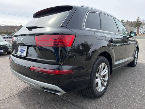 Night Black 2019 Audi Q7 45 Premium