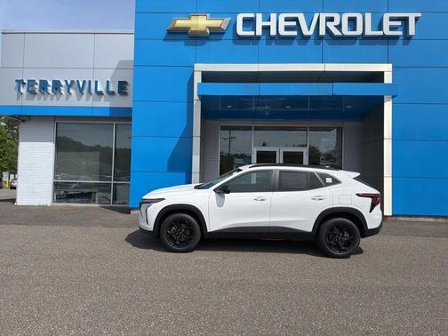 Summit White 2026 Chevrolet Trax LT