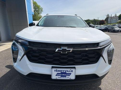 Summit White 2026 Chevrolet Trax LT