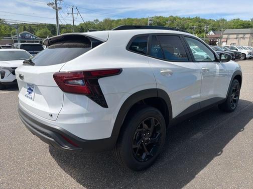 Summit White 2026 Chevrolet Trax LT