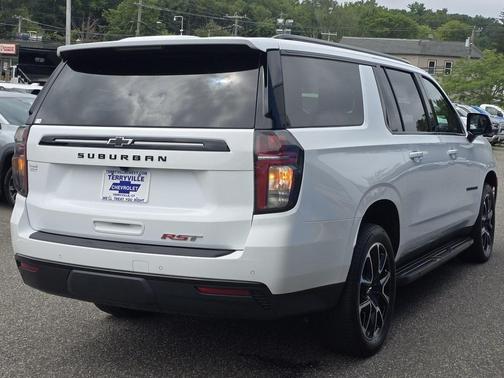 2023 Chevrolet Suburban RST