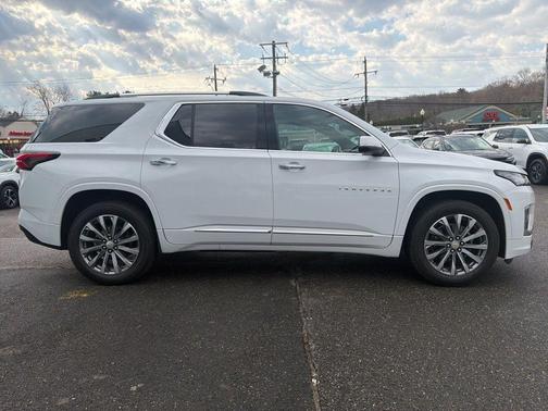Summit White 2023 Chevrolet Traverse Premier