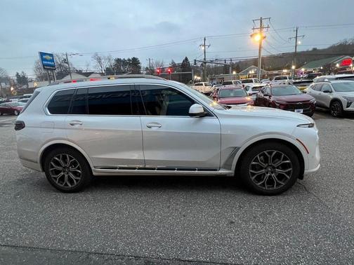 2023 BMW X7 xDrive40i