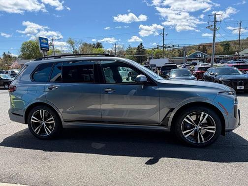 Skyscraper Gray Metallic 2024 BMW X7 xDrive40i
