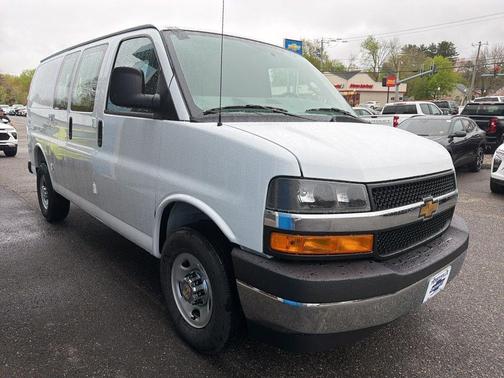 Summit White 2026 Chevrolet Express 2500 Work Van
