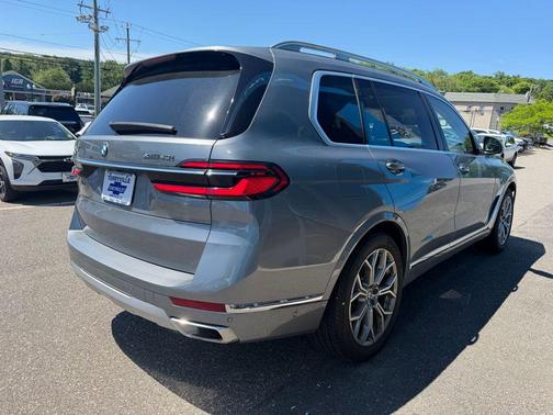 Skyscraper Gray Metallic 2024 BMW X7 xDrive40i