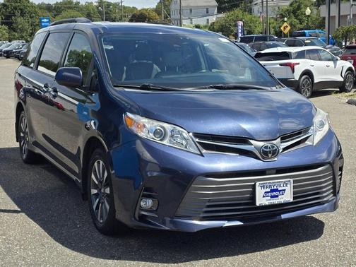 2018 Toyota Sienna XLE