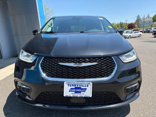 Brilliant Black Crystal Pearlcoat 2022 Chrysler Pacifica Hybrid Touring L