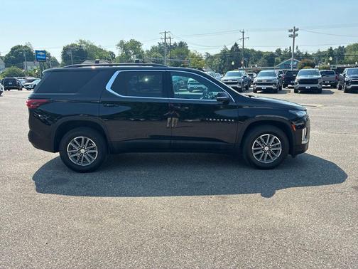 Mosaic Black Metallic 2023 Chevrolet Traverse LT Cloth
