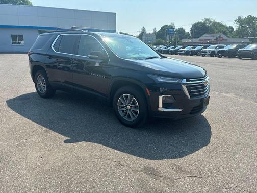 Mosaic Black Metallic 2023 Chevrolet Traverse LT Cloth