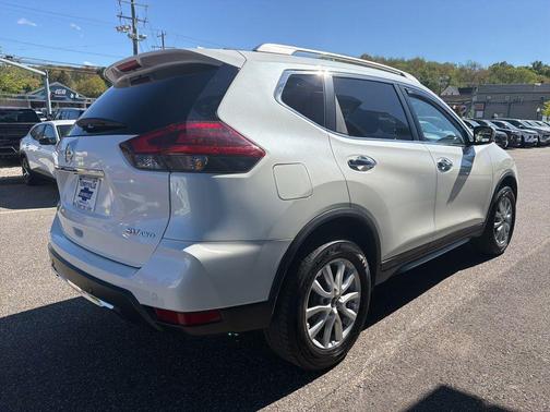 White 2019 Nissan Rogue SV