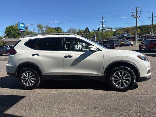White 2019 Nissan Rogue SV