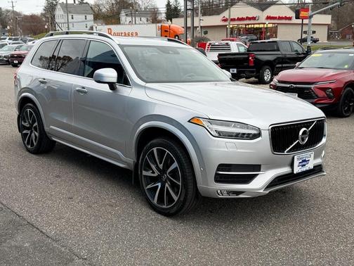2018 Volvo XC90 T6 Momentum