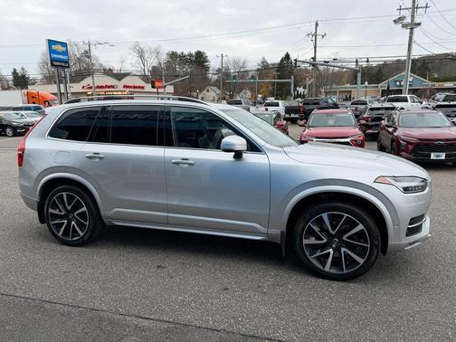 2018 Volvo XC90 T6 Momentum