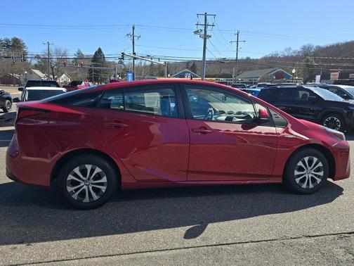 2022 Toyota Prius LE