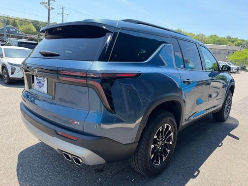 Lakeshore Blue Metallic 2024 Chevrolet Traverse Z71