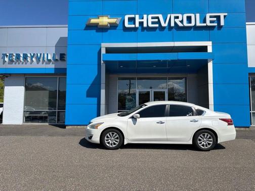 Pearl White 2015 Nissan Altima 2.5 S