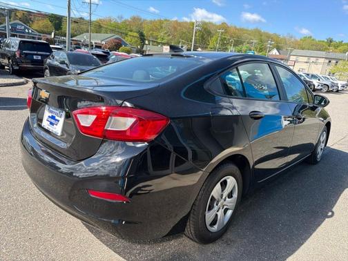 Mosaic Black Metallic 2018 Chevrolet Cruze LS