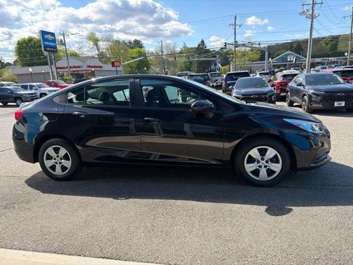 Mosaic Black Metallic 2018 Chevrolet Cruze LS