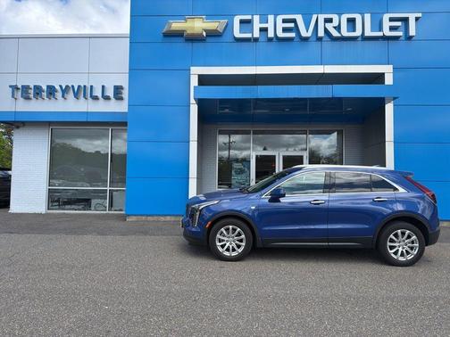 Wave Metallic 2023 Cadillac XT4 Luxury