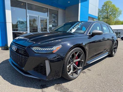 Sebring Black Crystal Effect 2024 Audi RS 6 Avant 4.0T