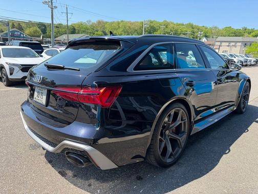 Sebring Black Crystal Effect 2024 Audi RS 6 Avant 4.0T