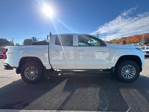 Summit White 2025 Chevrolet Colorado LT