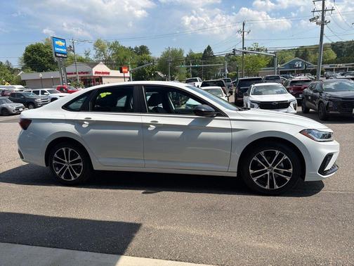 Pure White 2025 Volkswagen Jetta 1.5T Sport