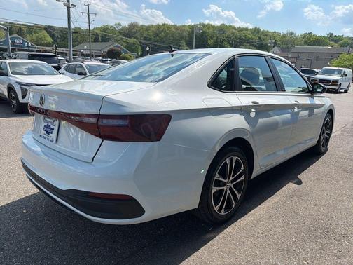 Pure White 2025 Volkswagen Jetta 1.5T Sport