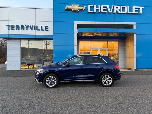 2022 Audi Q3 45 S line Premium