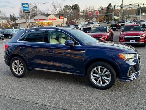 2022 Audi Q3 45 S line Premium