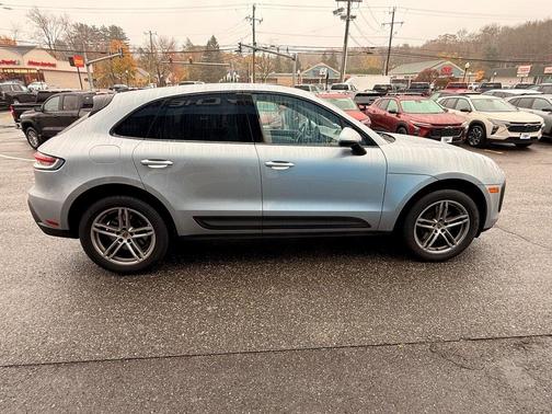 2022 Porsche Macan Base