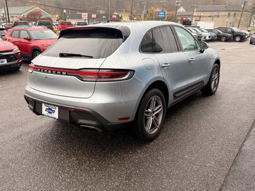 2022 Porsche Macan Base